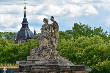 Fototapeta na wymiar Frankreich - Versailles - Schloss - Vorplatz