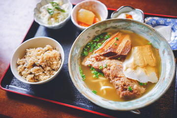 美味しい宮古そば ソーキソバとじゅーしぃのランチセット 沖縄県の離島 宮古島の食堂
