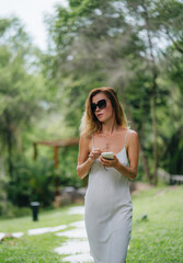 Obraz premium Middle-aged blonde woman at a villa
