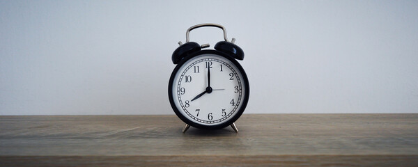 Analog alarm clock pointing at hours, minutes, seconds to display time - Photo of digital timer for website, deadline, illustration, banner, meeting - 8 am 8 pm 8am 8pm 20h 20