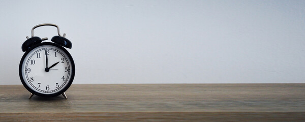 Analog alarm clock pointing at hours, minutes, seconds to display time - Photo of digital timer for website, deadline, illustration, banner, meeting - 2 am 2 pm 2am 2pm 14 14h