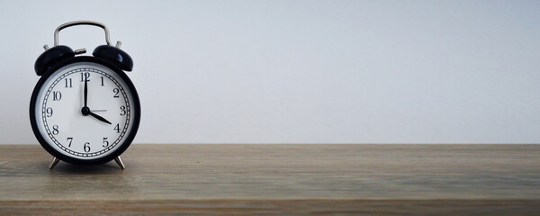 Analog alarm clock pointing at hours, minutes, seconds to display time - Photo of digital timer for website, deadline, illustration, banner, meeting - 4 am 4 pm 4am 4pm 16h 16