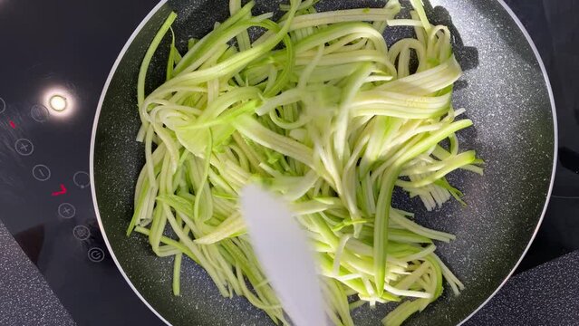A view of the spaghetti spaghetti zucchini curd. Cooking vegetable noodles. Vegan food.