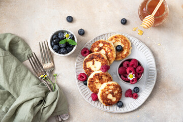 Syrniki (cottege cheese pancakes) with berries and sauce