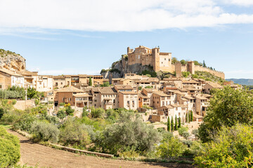 a view over Alquézar (Alquezra) with the castle and Collegiate church of Santa Maria la Mayor, Somontano de Barbastro, province of Huesca, Aragon, Spain - obrazy, fototapety, plakaty