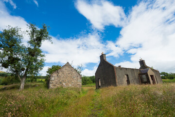 Fototapeta na wymiar Old ruined farm house in the Scottish Highlands