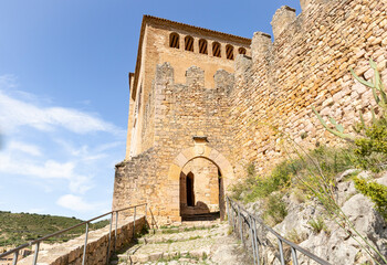 entrance to the castle and Collegiate church of Santa Maria la Mayor in Alquézar (Alquezra), Somontano de Barbastro, province of Huesca, Aragon, Spain