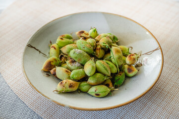 焼いたヒヨコマメ