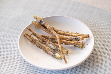 葉ごぼうの天ぷら