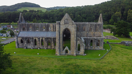 Fototapeta na wymiar Tintern Abbey / Abaty Tyndryn, Wales