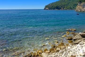 Fototapeta na wymiar Beautiful marine view from a stone shore.