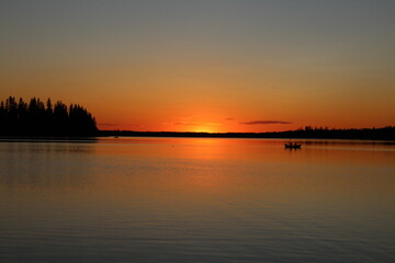 Fototapeta na wymiar Final Rays Of The Sunset, Elk Island National Park, Alberta