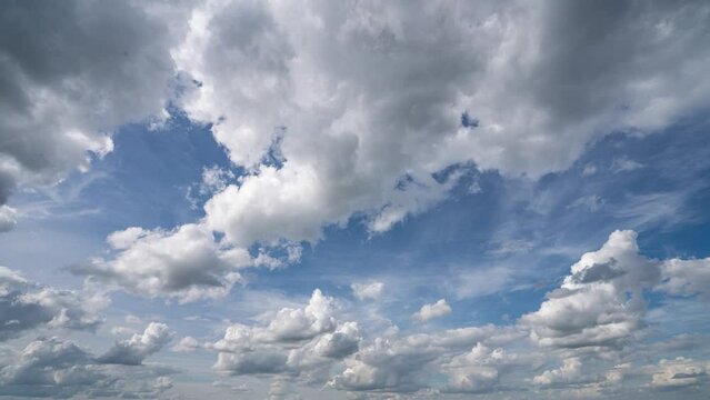 Beautiful Endless Clouds in the Daylight Skies Seamless. Looped 3d Animation Flying Above the Cumulus Clouds with 4k 4096 2304