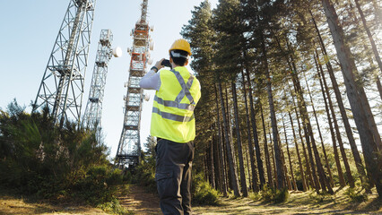 Security officer antennas 5g evaluates the vegetation in the mountains