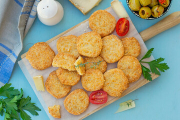 Savoury cheese biscuits crackers with parmesan - 518899039