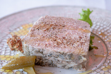 香辛料が効いたレバーパテ