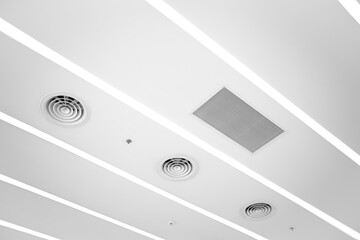 Ceiling mounted cassette type air conditioner