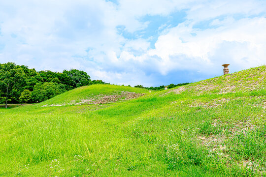 夏の沖出古墳　福岡県嘉麻市　Summer Okiide burial mound. Fukuoka-ken Kama city.