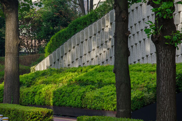 東京港区南青山2丁目の石垣と緑