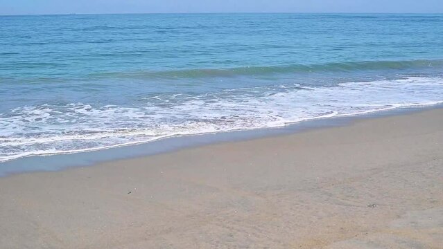 The Pacific coast of Japan. Scenery at the beach. 日本の太平洋の海岸。波打ち際の情景。