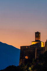 Obraz premium Gjirokaster, Albania The Gjirokaster Castle at night.