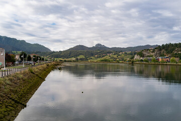 Fototapeta na wymiar Río Sella en Ribadesella, Asturias