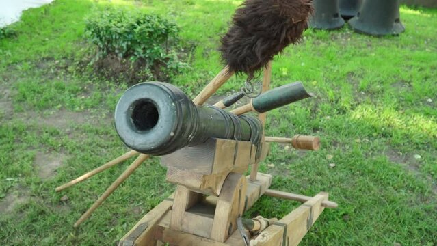 Light cannon arquebus archers on the grass