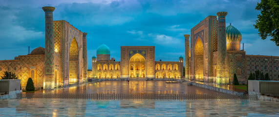 Panoramic view of Registan square, Samarkand, Uzbekistan with three madrasahs: Ulugh Beg, Tilya Kori and Sher-Dor Madrasah. - obrazy, fototapety, plakaty