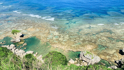 美しい沖縄の海と海岸の風景