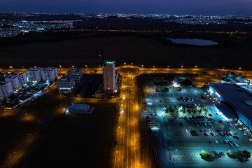 Foto aérea noturna da cidade de Paulínia. Localizada no interior de São Paulo. Brasil 2022.