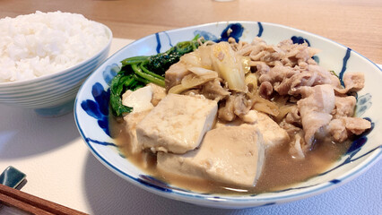 家庭で作る豚すき焼き定食