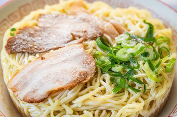 凍ったラーメン