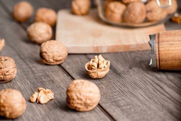 Obraz na płótnie Canvas Walnuts kernels on wood desk with detail background, walnut on wood kitchen underlay.