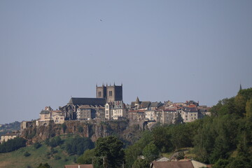 Fototapeta na wymiar Vue d'ensemble de la ville, ville de Saint Flour, département du Cantal, France
