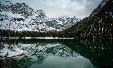 Lago di Braies im Winter