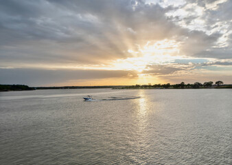 Naklejka premium Sunset Skiing