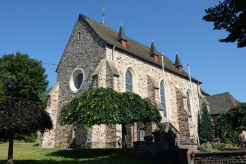 Katholische Pfarrkirche Notburgis mit mittelalterlichem Kern