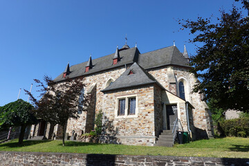Fototapeta na wymiar Katholische Pfarrkirche Notburgis mit mittelalterlichem Kern