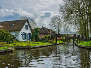 Fototapeta na wymiar Thatched roof on canal in Giethoorn village, Netherlands