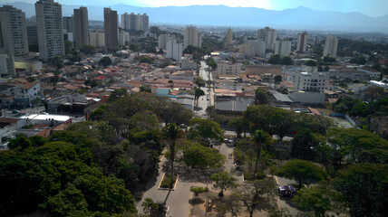 Fototapeta premium Aerial view of Taubate from Santa Terezinha square, with the mantiqueira mountain range in the background, on a sunny afternoon in winter