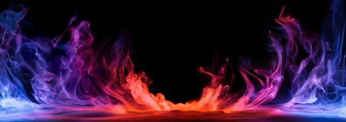 Abwaschbare Fototapete Rauch Dramatischer Rauch und Nebel in kontrastierenden leuchtend roten, blauen und violetten Farben. Lebendiger und intensiver abstrakter Hintergrund oder Tapete.