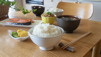 日本の食卓・白米と味噌汁とおかず