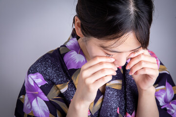 浴衣を着て涙する女性　Japan