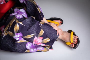 ゆかたを着た女性の足下　Kimono
