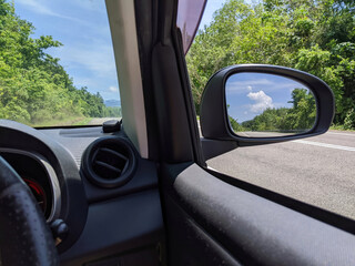 Rearview mirror with back view of a car