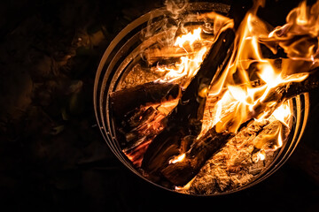 焚火 焚火台 焚き火 焚き火台 熾火 煙 幻想的 綺麗 神秘的 キャンプ...