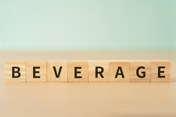 飲み物のイメージ｜「BEVERAGE」と書かれたブロック
