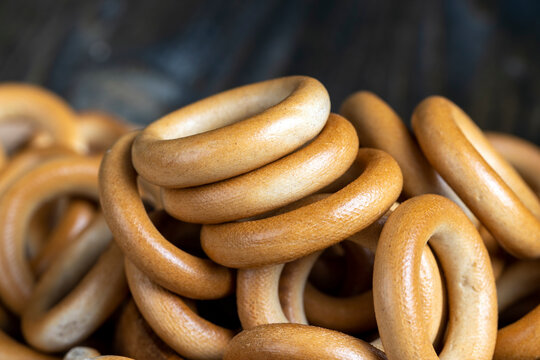 a large amount of traditional snacks round cracknel