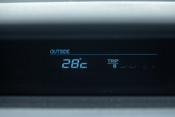 自動車の温度計　Car thermometer