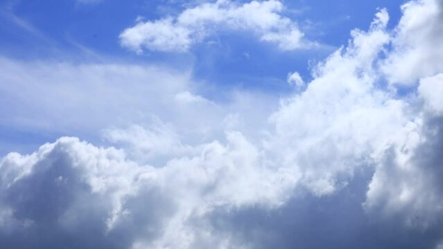 青空から雨雲への変化　タイムラプス　天気の急変